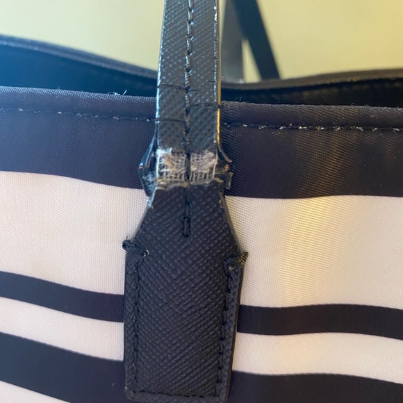 ⚫️⚪️ Kate Spade Black & White Striped Tote ⚪️⚫️ - Picture 4 of 11